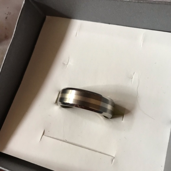 NWOT mens Titanium and Silver Band👍🏼 - Picture 1 of 4
